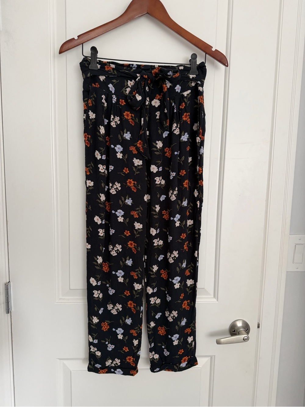 Black Floral Tie-Waist Pants S